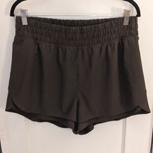 Calia Step Up high rise shorts